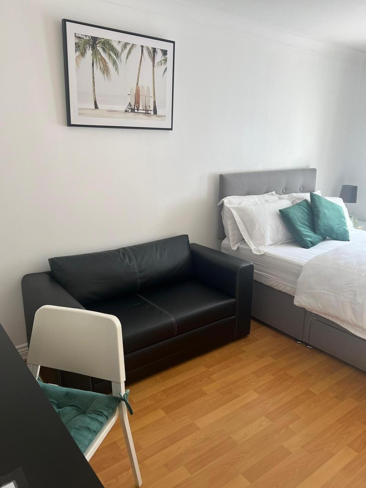Luxury Rooms And An En-Suite Room With Free Wi-Fi Clarendon Way コルチェスター エクステリア 写真
