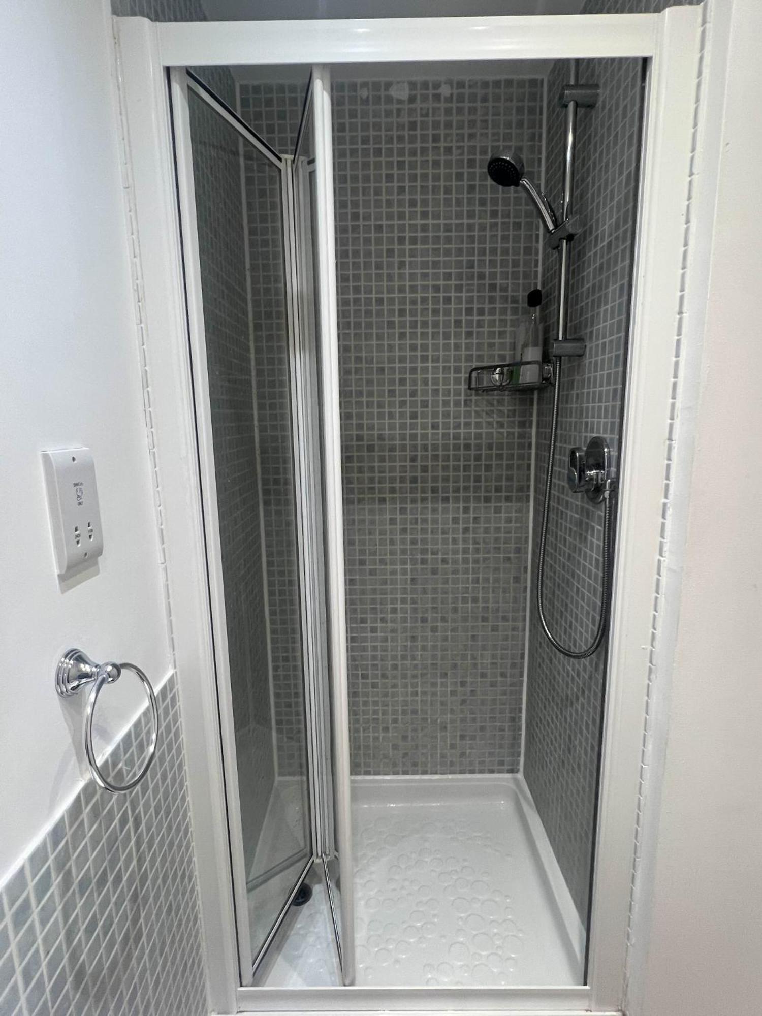 Luxury Rooms And An En-Suite Room With Free Wi-Fi Clarendon Way コルチェスター エクステリア 写真