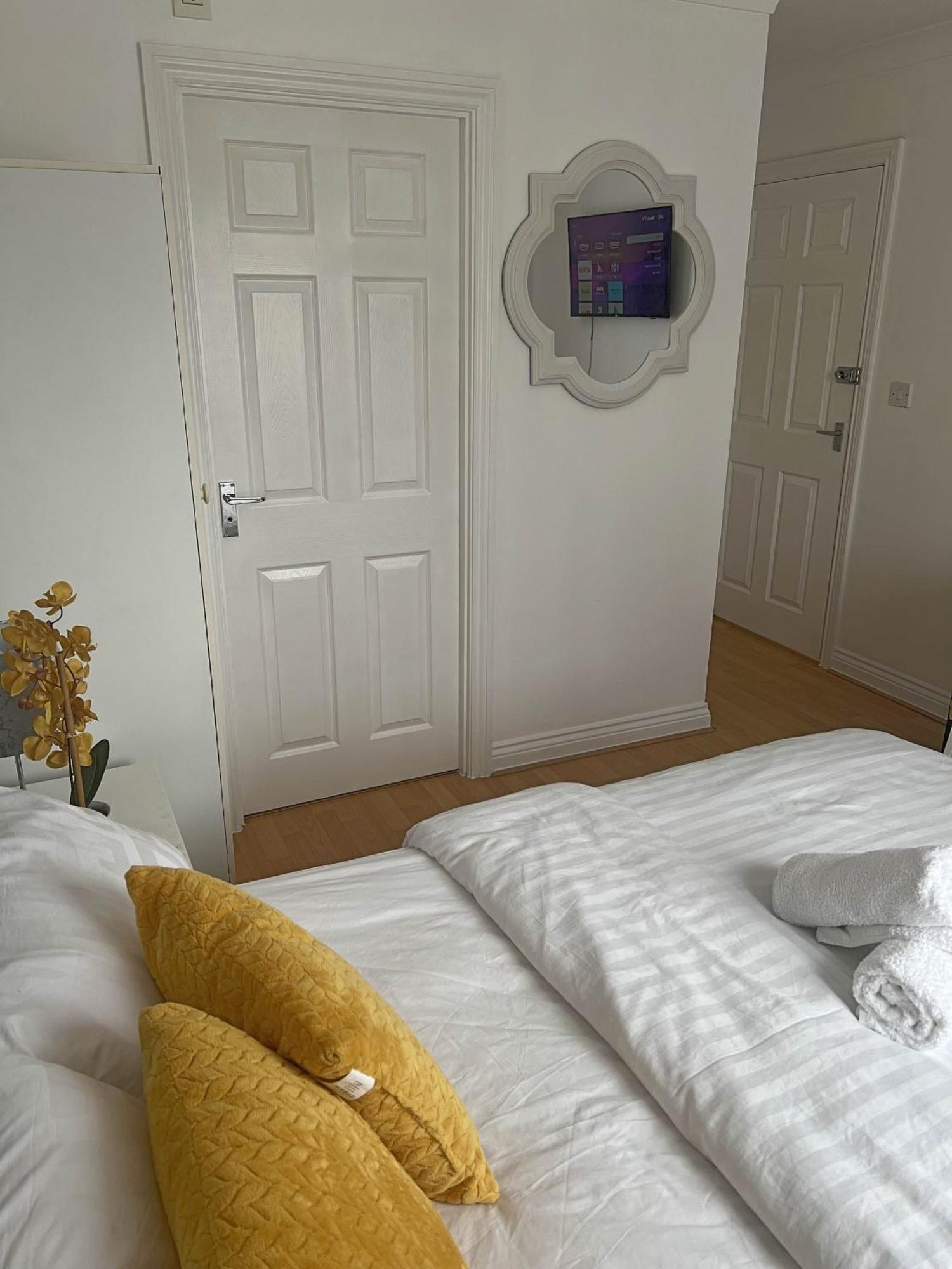Luxury Rooms And An En-Suite Room With Free Wi-Fi Clarendon Way コルチェスター エクステリア 写真