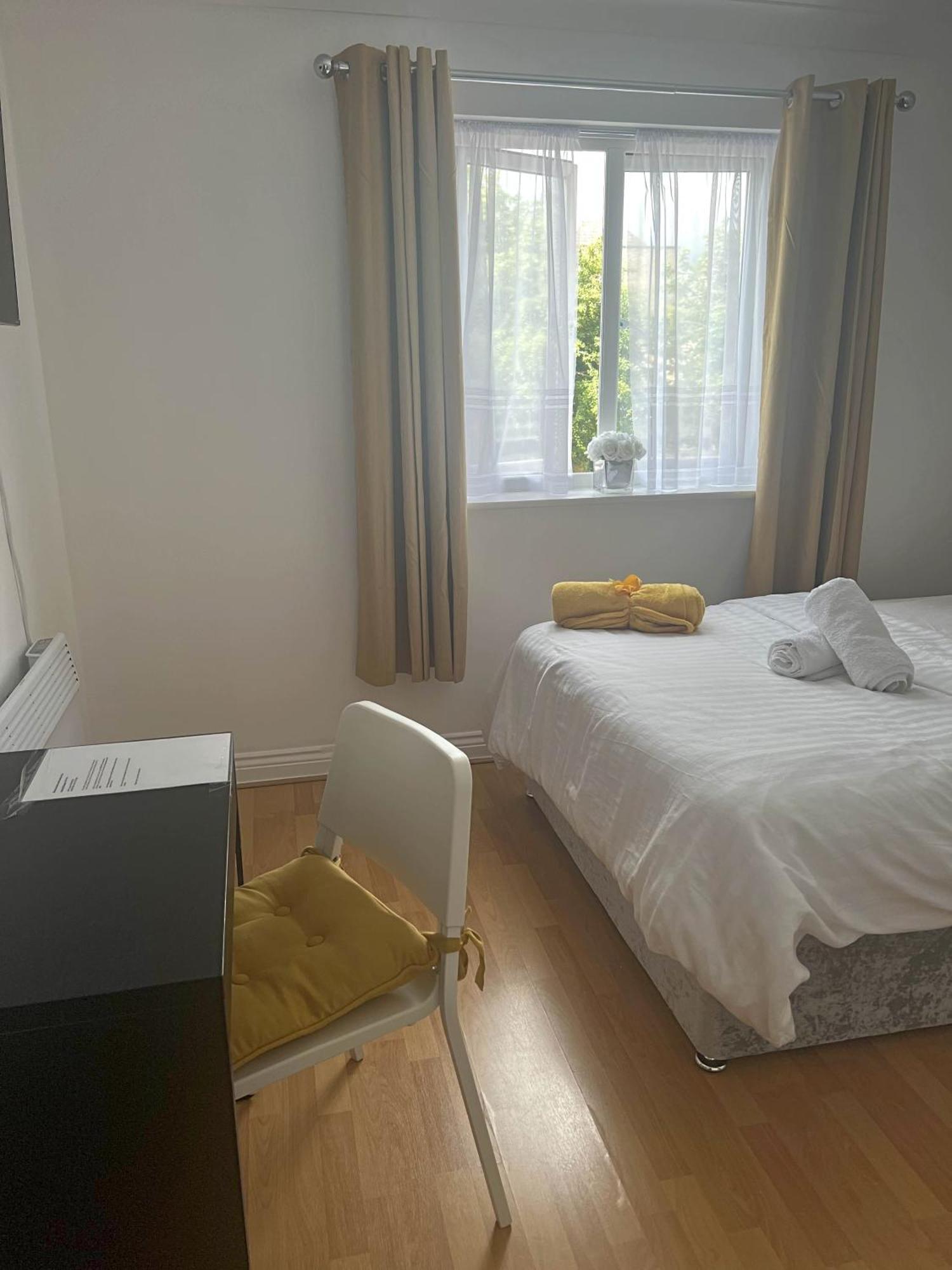 Luxury Rooms And An En-Suite Room With Free Wi-Fi Clarendon Way コルチェスター エクステリア 写真