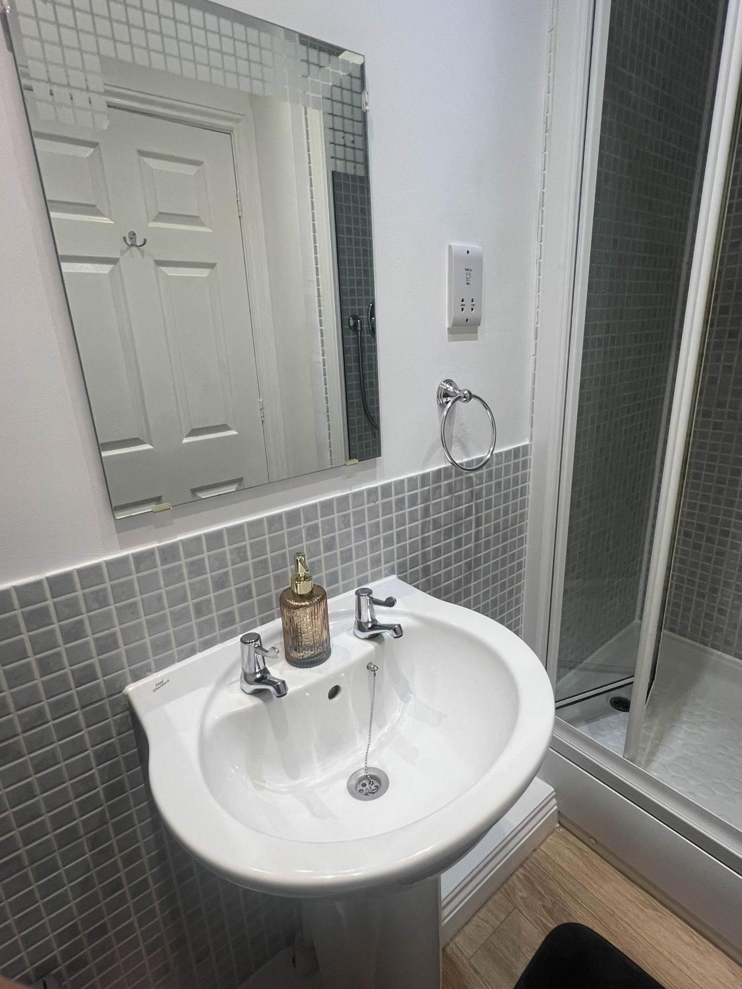 Luxury Rooms And An En-Suite Room With Free Wi-Fi Clarendon Way コルチェスター エクステリア 写真